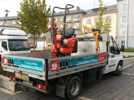 Minibagr Kubota K-008 - malej, ale šikovnej