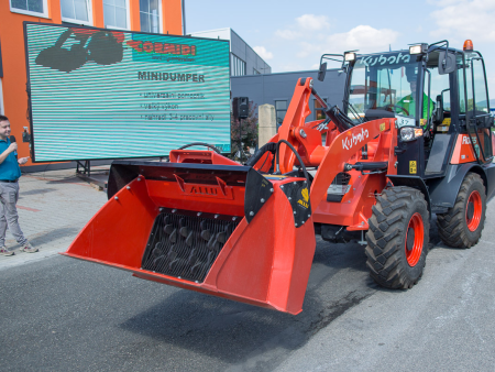 Nakladač Kubota R065 s lopatou ALLU DL 2-12/15